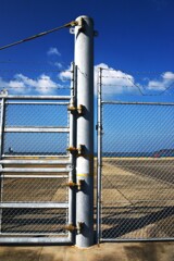 フェンス越しの空　➁。。。！