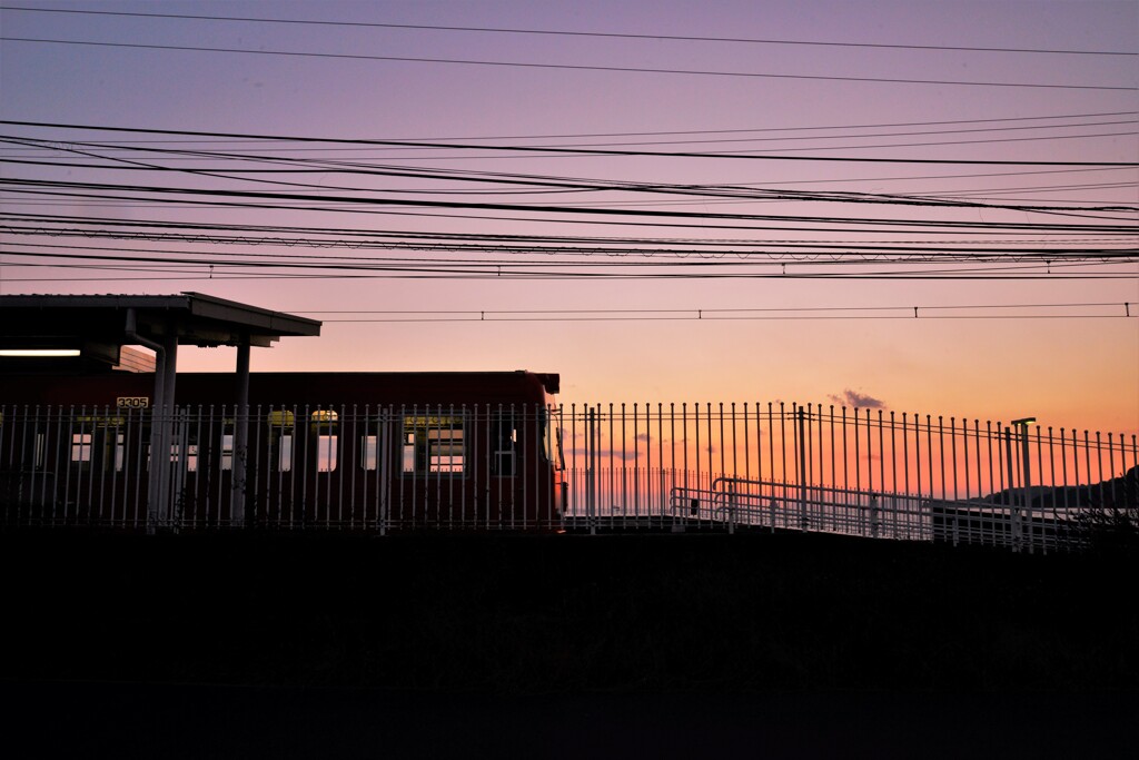夕暮れのホーム。。。！