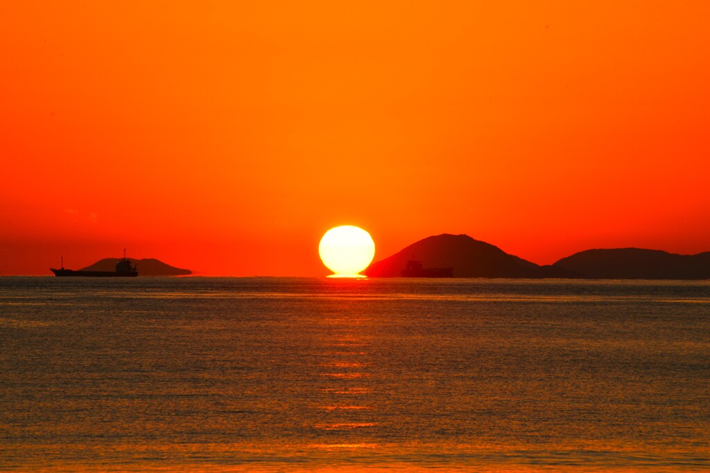 瀬戸の真っ紅な達磨夕陽　④。。。！