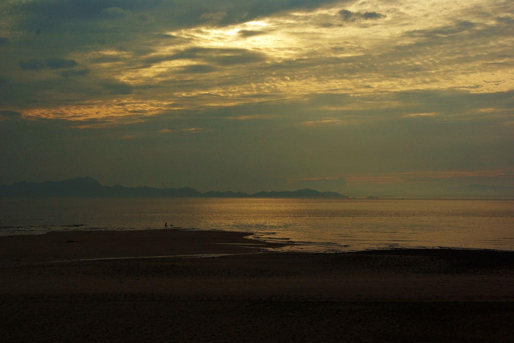 夕暮れの渚。。。！