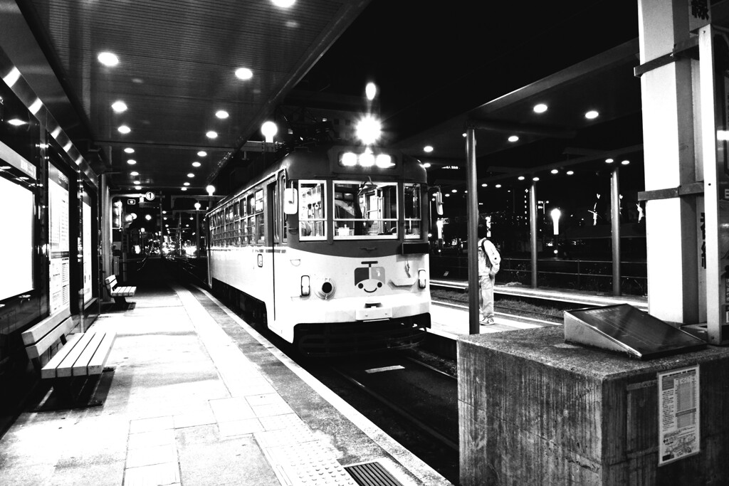 夜の高知駅前　④。。。！