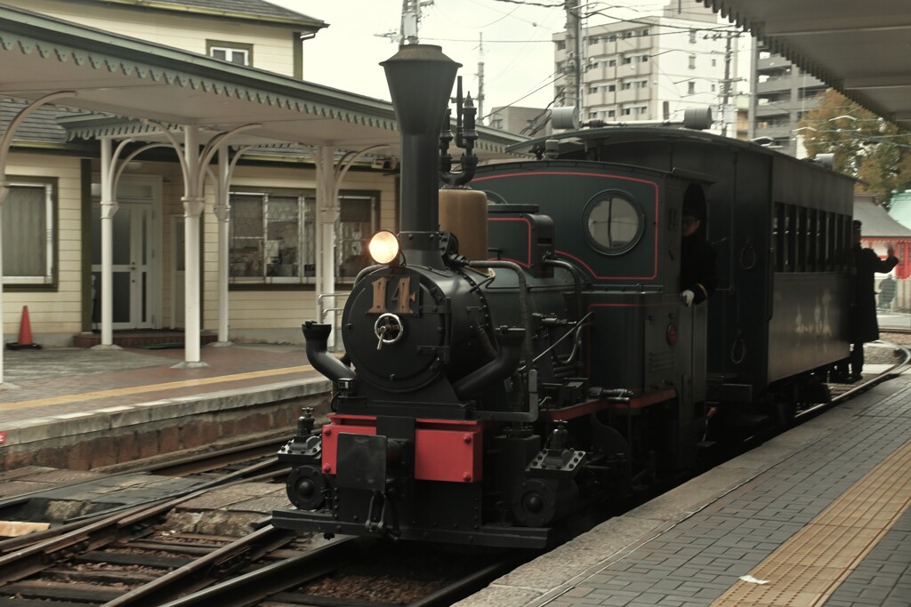 温泉駅の坊っちゃん列車　①。。。！