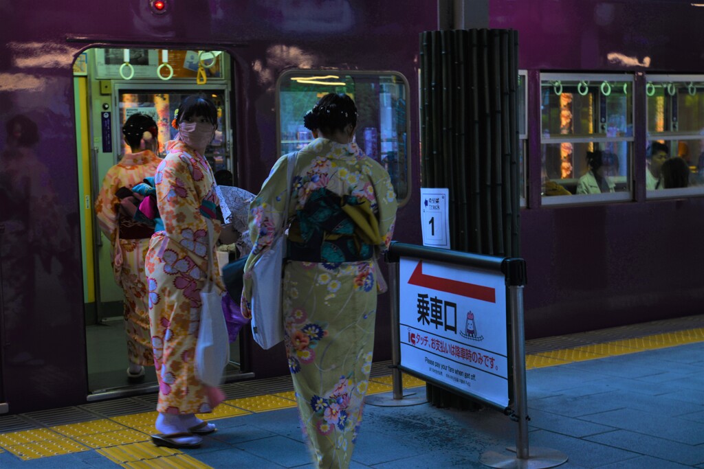 華やかな電車乗り場。。。！