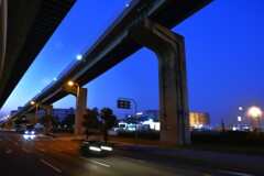 夜明け前の海岸通り。。。！