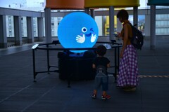 「こんにちわ．．．！」