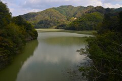 ダム湖の晩秋　①。。。！