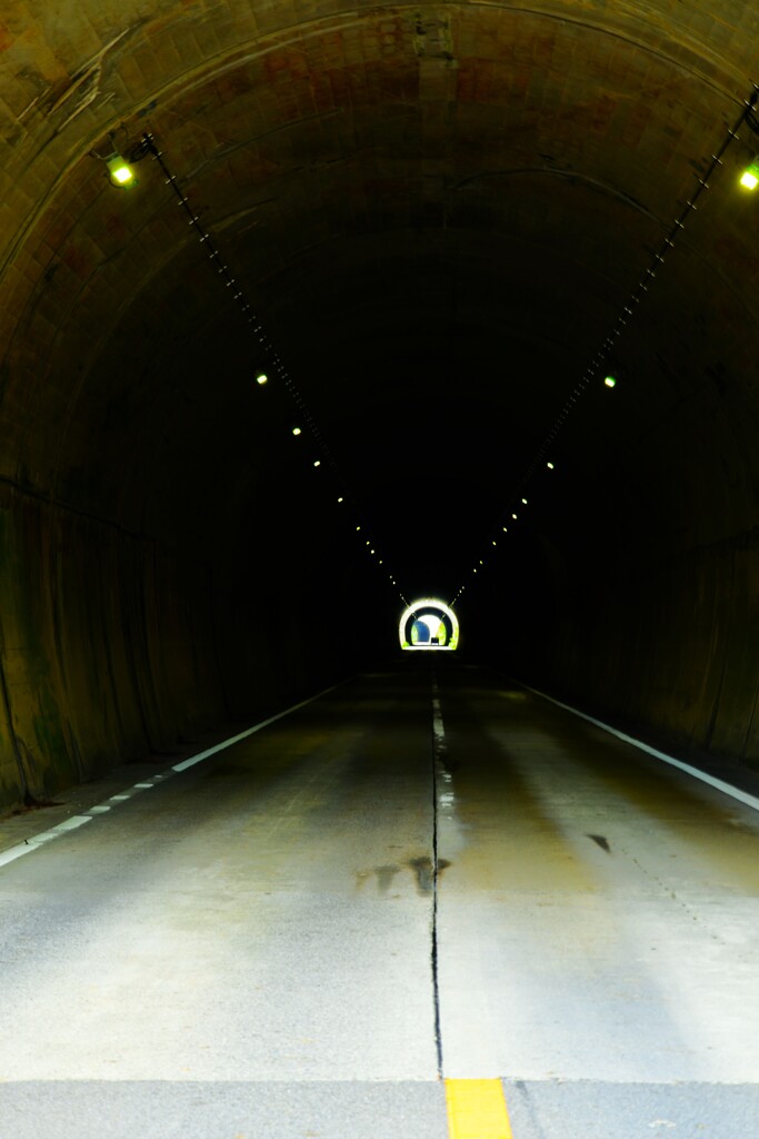 闇の中へ。。。！