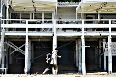 夏の浜辺を歩く　①。。。！
