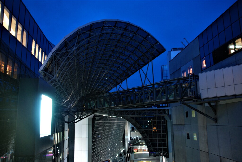 夜空に大建造物現る　。。。！