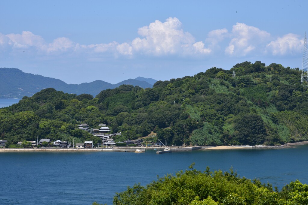 夏の馬島灯台と来島　➂。。。！