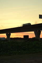 夕焼け空に向かって走る。。。！
