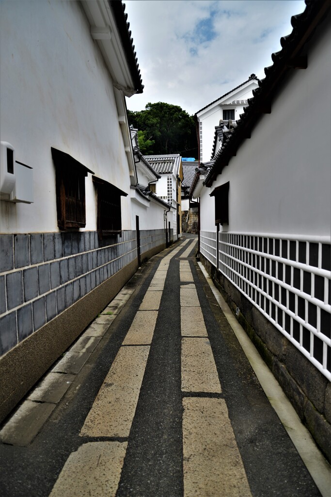 路地裏　①。。。！