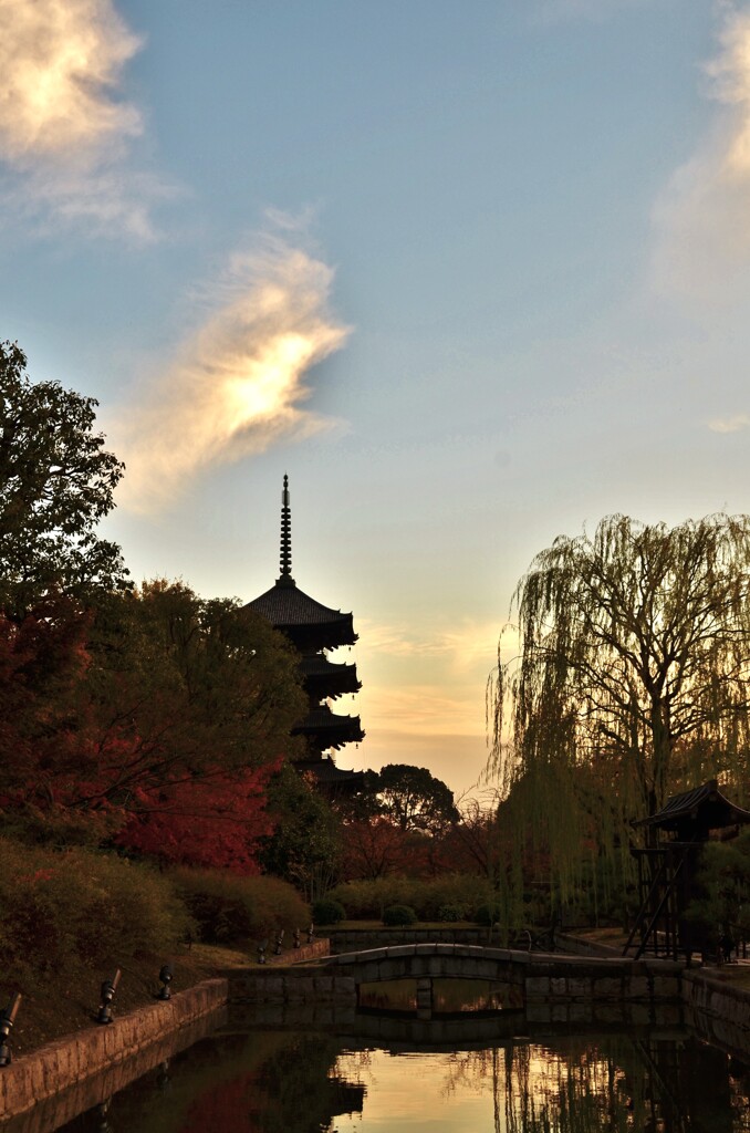 夕焼けの東寺　①。。。！