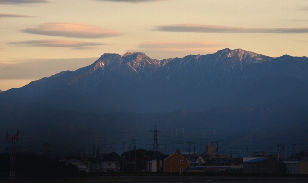石鎚山．．冬のあかねに聳える。。。！