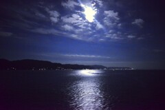おぼろ月夜と静かな海　①。。。！