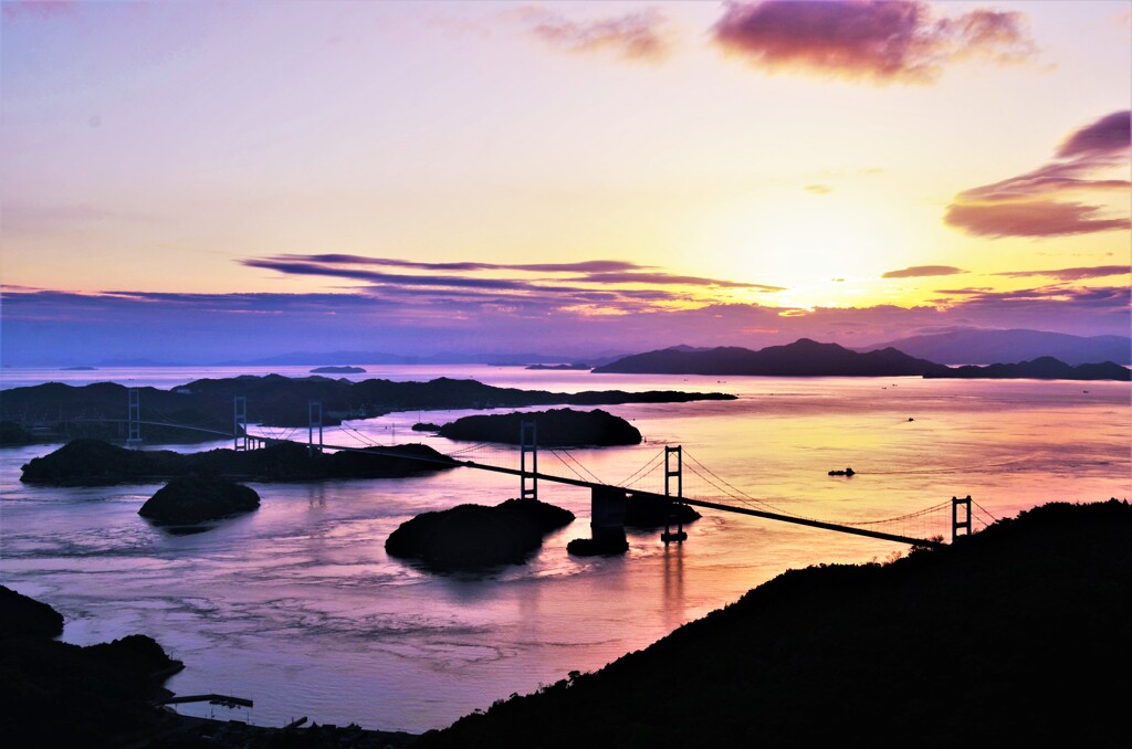 夕焼けの来島海峡。。。！