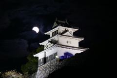 丸亀城と月