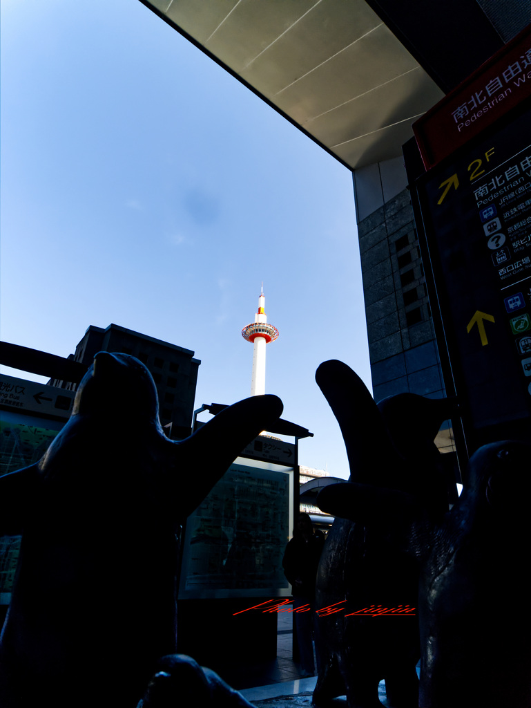 ペンギン像と京都タワー