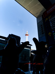 ペンギン像と京都タワー