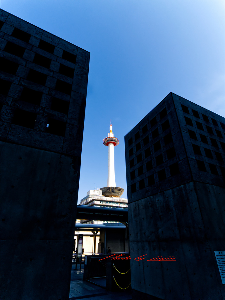 排気筒と京都タワー