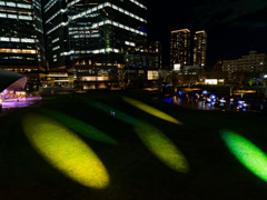 夜の芝生広場
