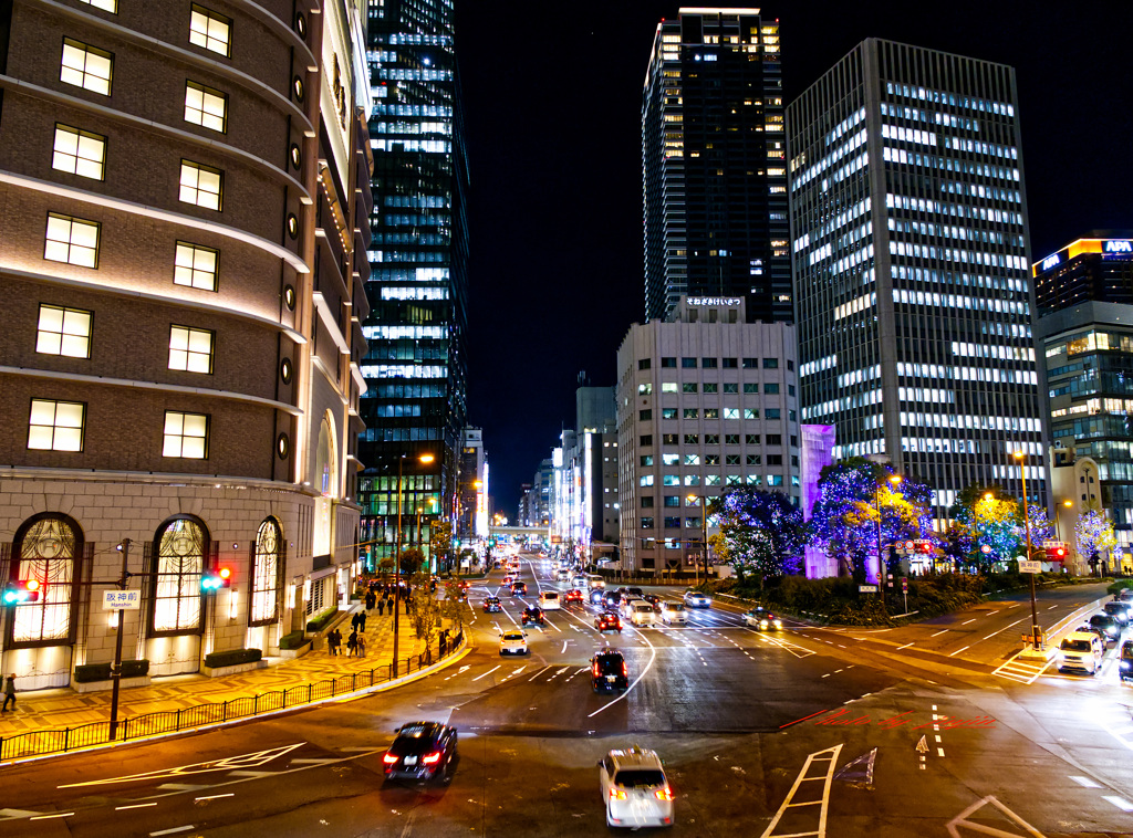 阪神前歩道橋から見る御堂筋イルミネーションの北端