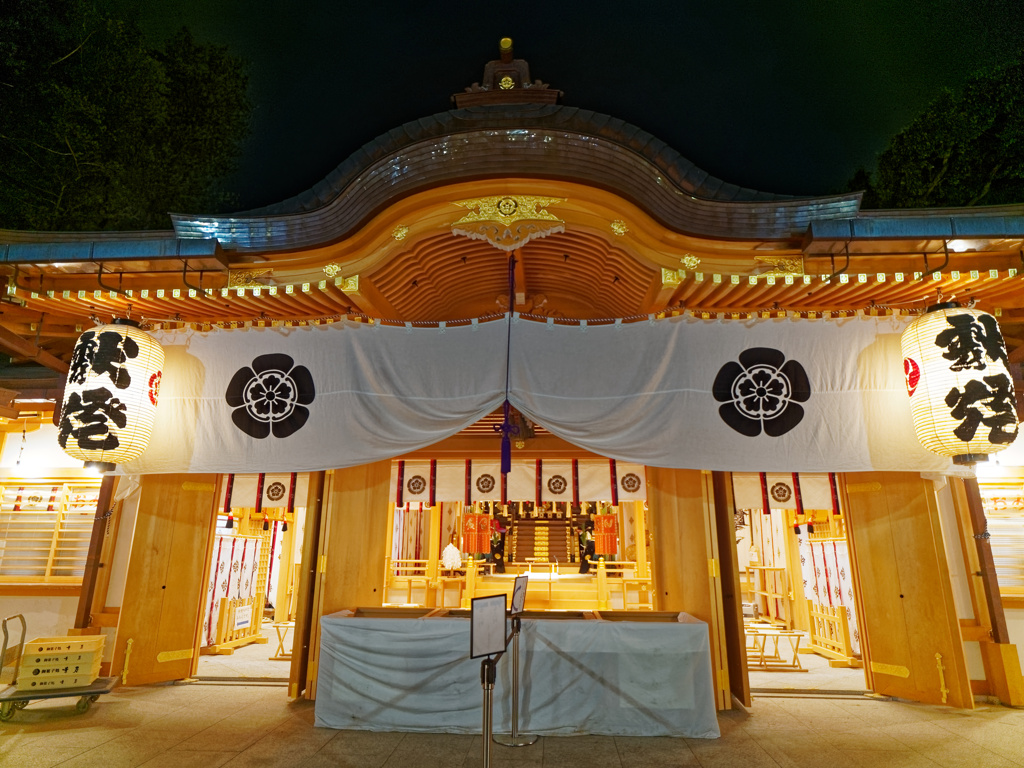 茨木神社の神殿