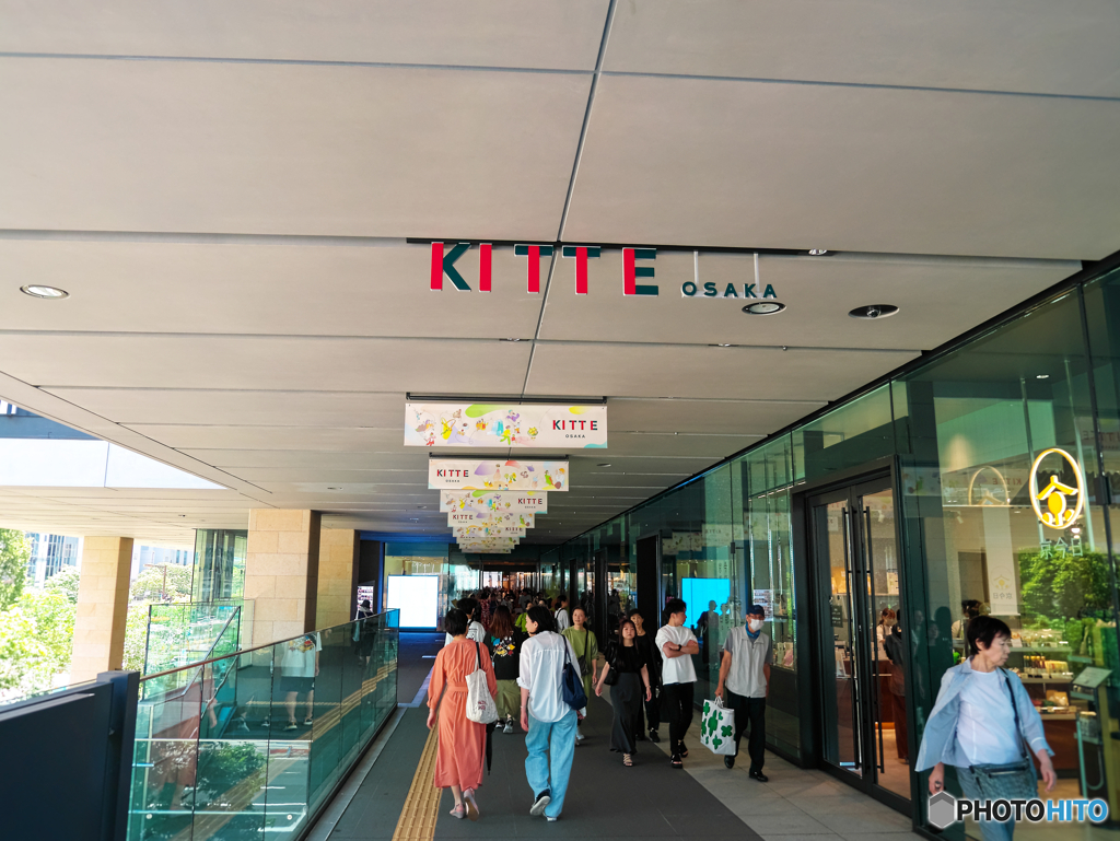 KITTE osakaの2階入口-2