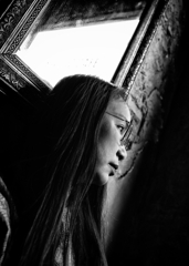 ＴＨＥ　ＧＥＮＴＬＥ　ＬＩＧＨＴ　ＷＲＡＰＳ　ＨＥＲ　