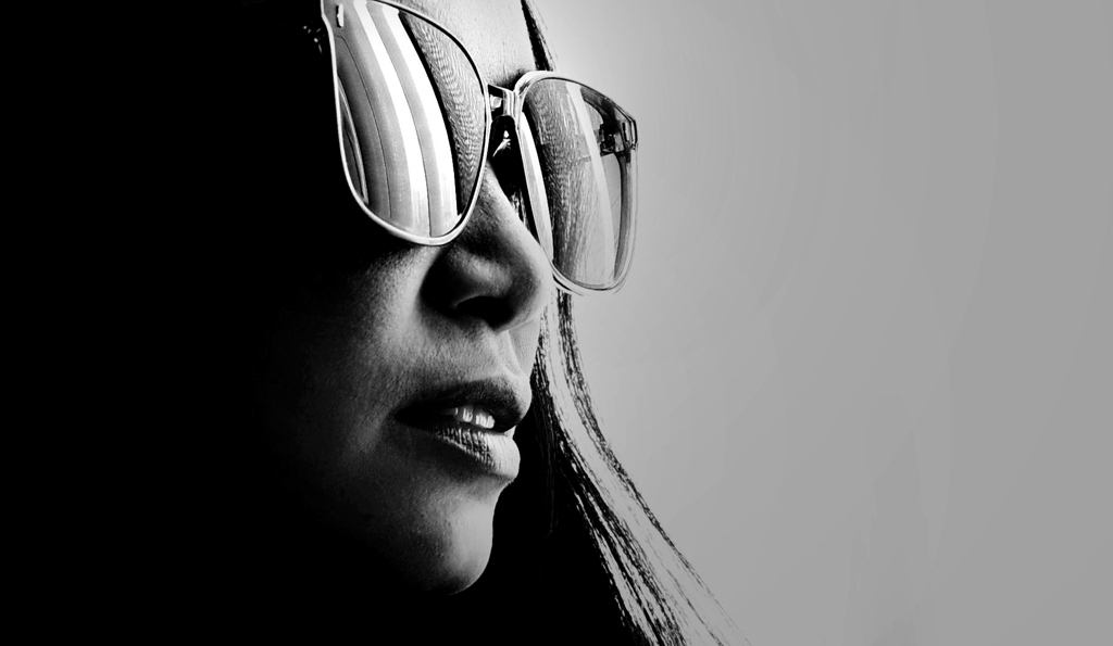 ＤＯ　ＮＯＴ　ＬＯＯＫ　ＢＡＣＫ　