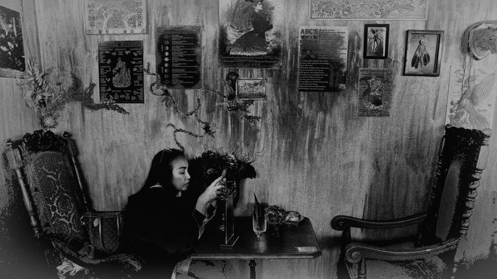 ＴＷＯ　ＡＲＭＣＨＡＩＲＳ　