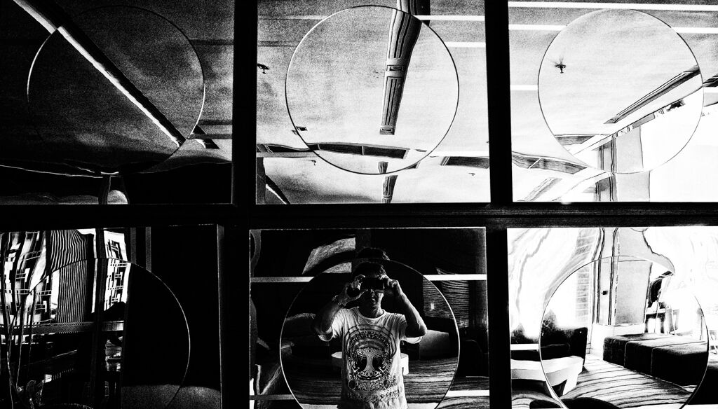 ＳＩＸ　ＣＩＲＣＬＥＳ　