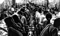 ＩＳ　ＴＨＩＳ　ＲＥＳＴＡＵＲＡＮＴ　ＢＩＧ　ＯＲ　ＳＭＡＬＬ？　　　