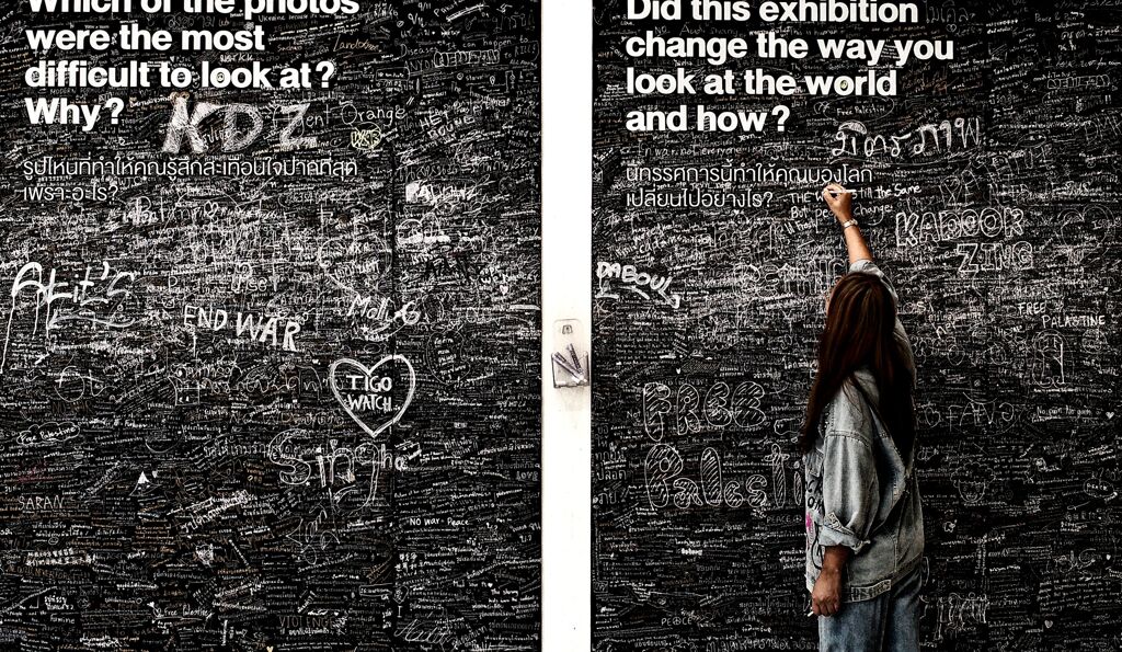 ＣＨＡＮＧＥ　ＴＨＥ　ＷＯＲＬＤ　
