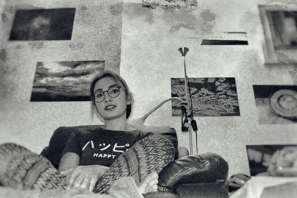 ソファーとレディー