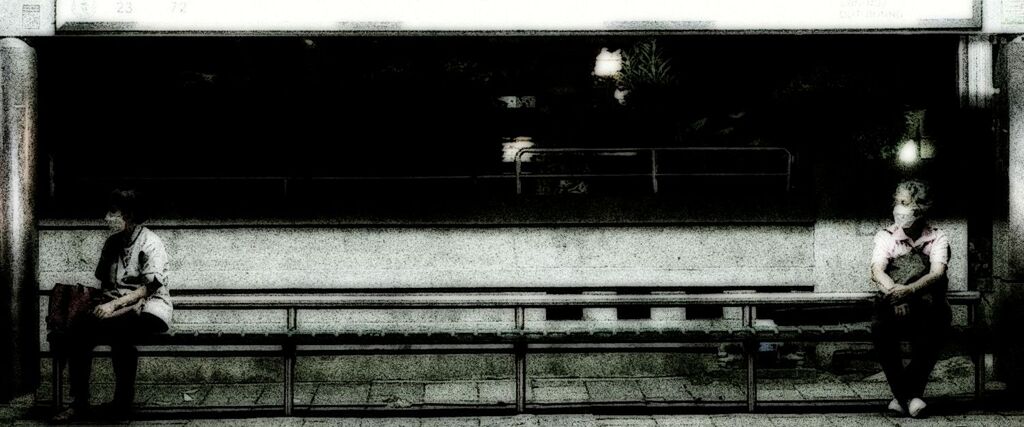 ねぇ～ちょっと～。まだ怒ってるの～？あやまってるじゃないのぉ～。