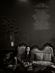 大きいソファとレディー