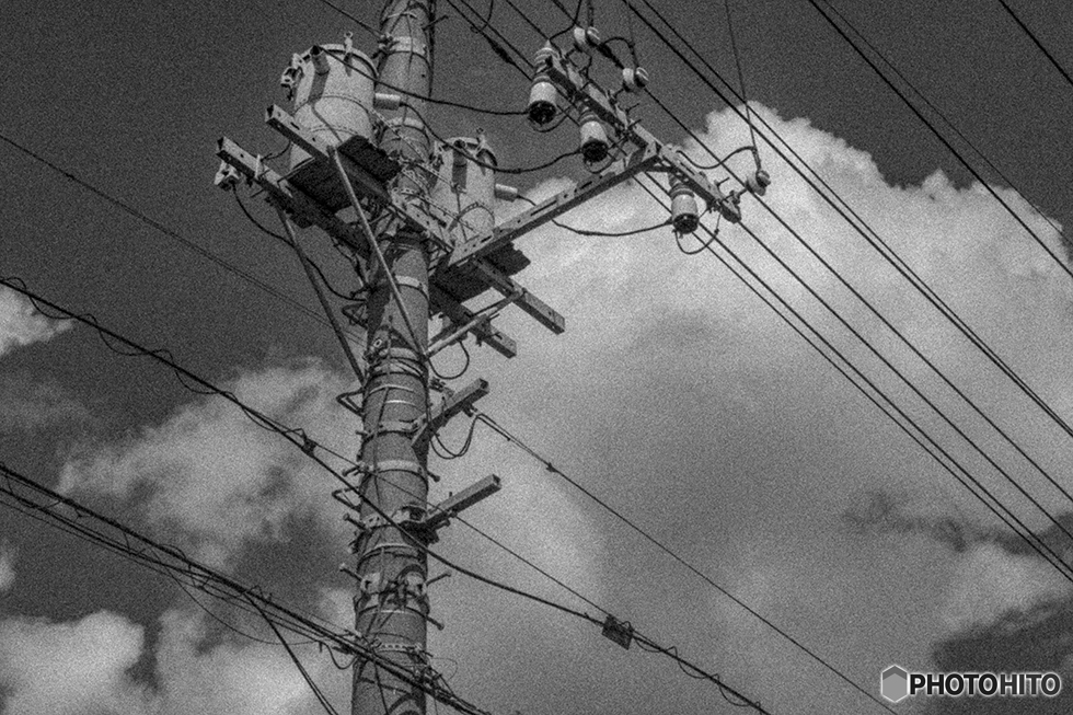 電柱を見上げて空みてごらん