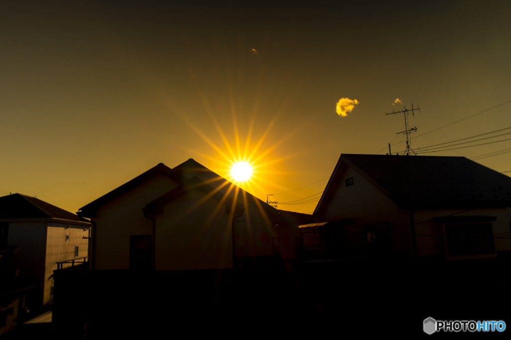 我が家のベランダから燃える夕陽