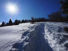 晴れの雪山にて