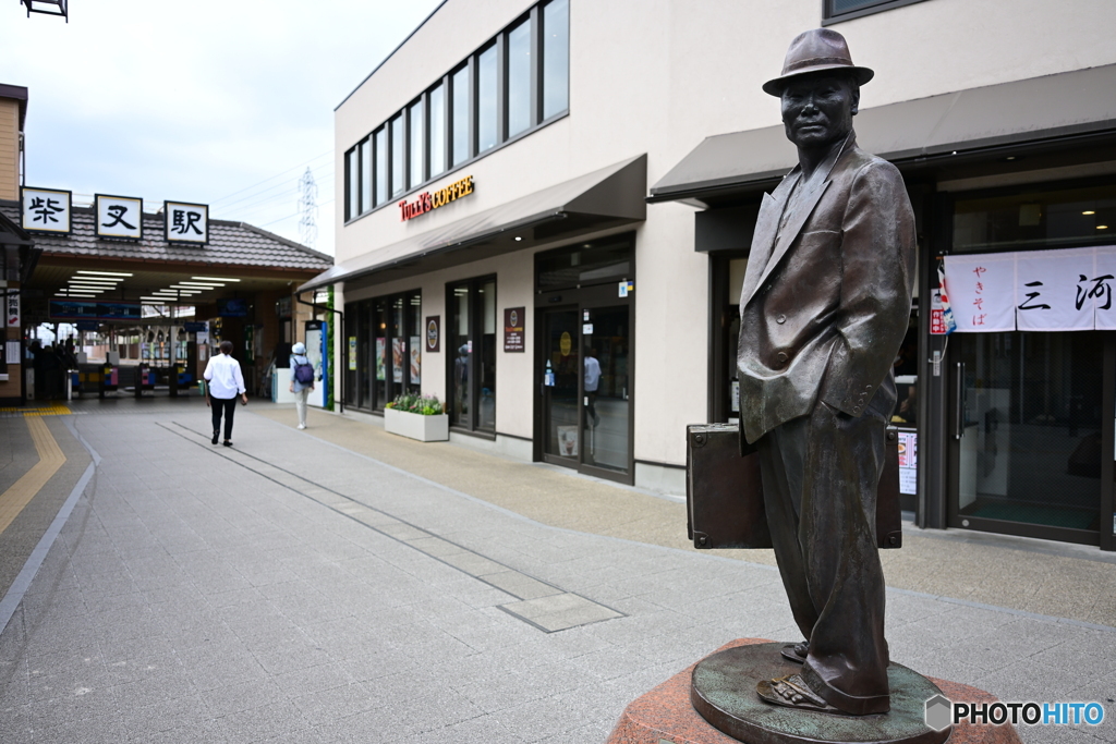 旅に出る寅さん像