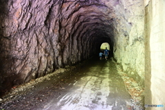 岩肌丸出しの神戸岩トンネル