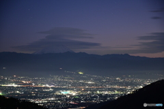 夜の富士山と甲府盆地