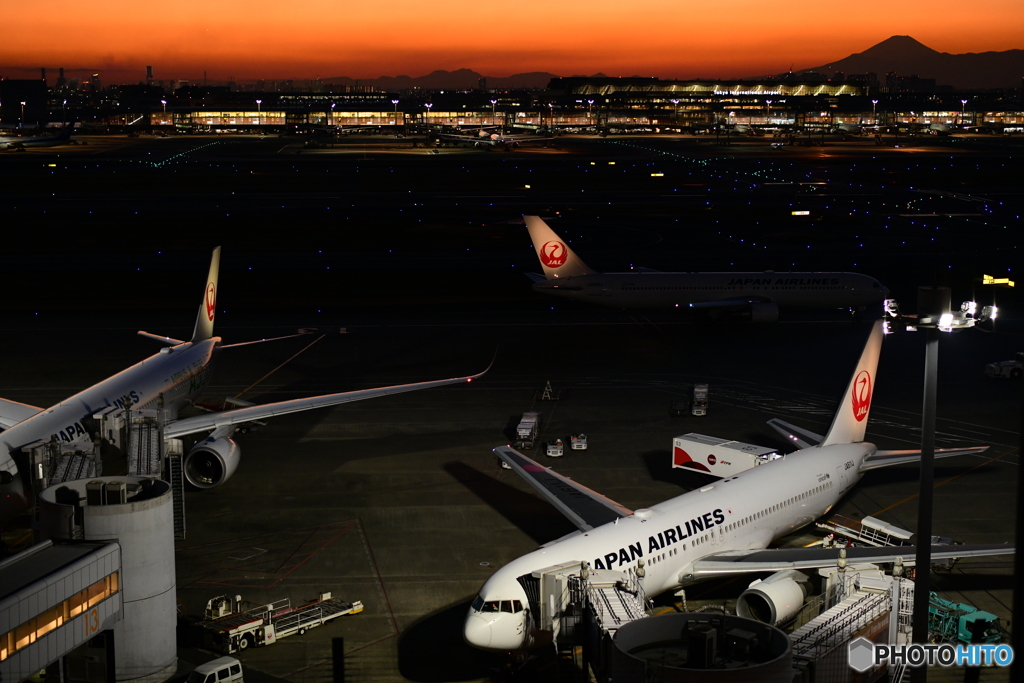 羽田空港からの夕映富士