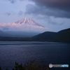夕方の富士山と本栖湖