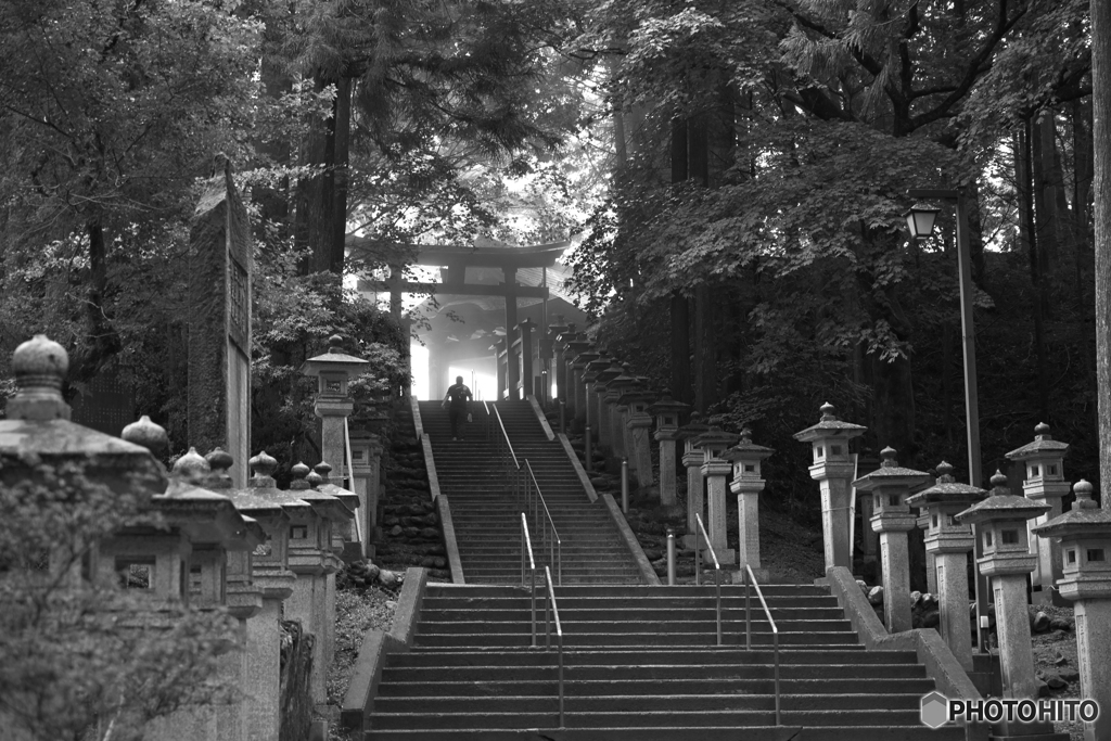 三峯神社奥宮遥拝殿への階段