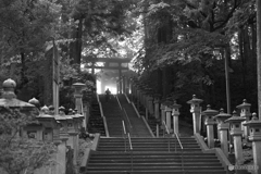 三峯神社奥宮遥拝殿への階段