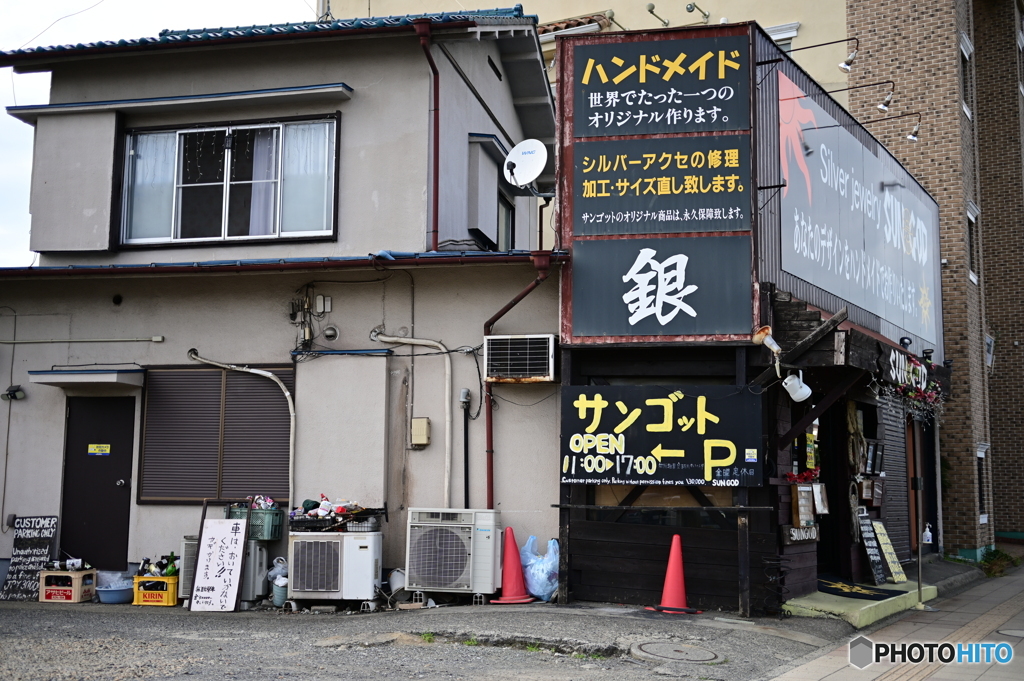 銀アクセサリー店横