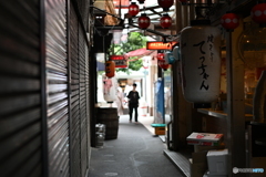 飲み屋街開店前