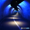 青いトンネル